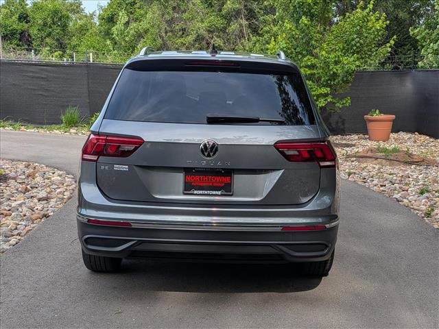 Used 2023 Volkswagen Tiguan SE w/ Panoramic Sunroof Package FWD image 4