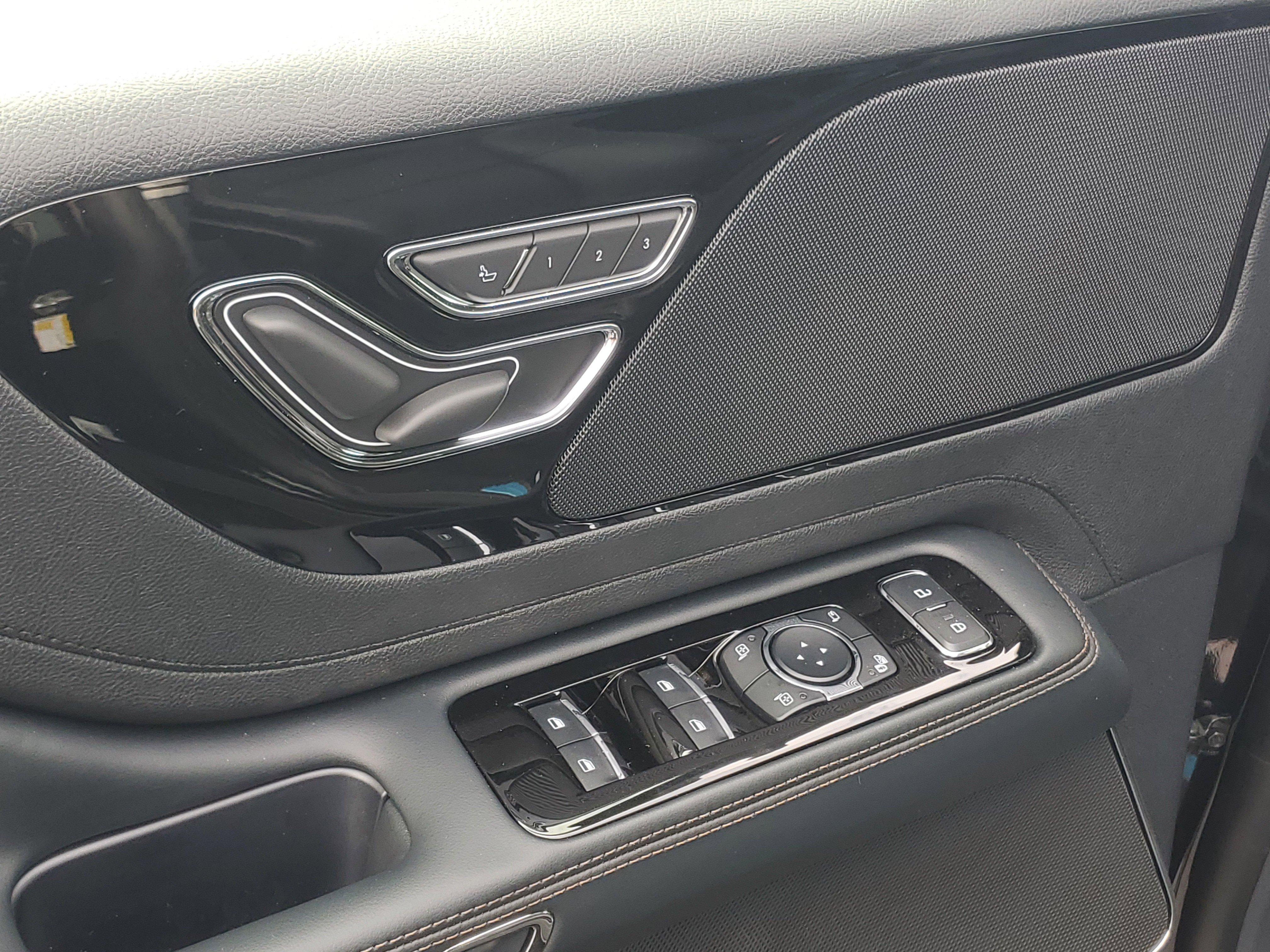 New 2026 Lincoln Aviator AWD image 9