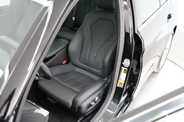 Used 2023 BMW 530e xDrive w/ Convenience Package image 25