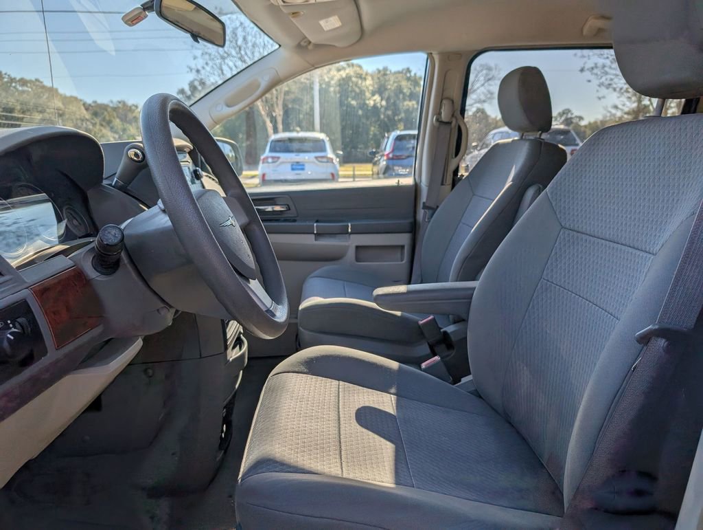 Used 2008 Chrysler Town & Country LX image 15