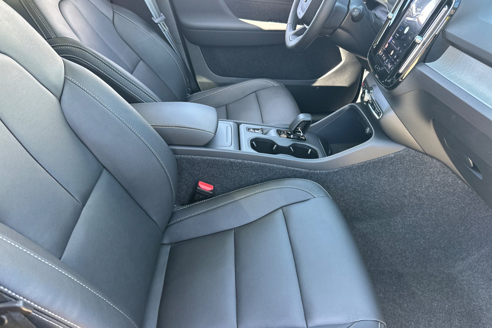 New 2026 Volvo XC40 B5 Core w/ Protection Package Premier AWD/4WD image 15