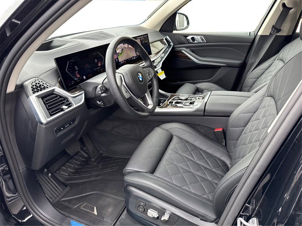 Used 2025 BMW X7 xDrive40i w/ Parking Assistance Package image 9