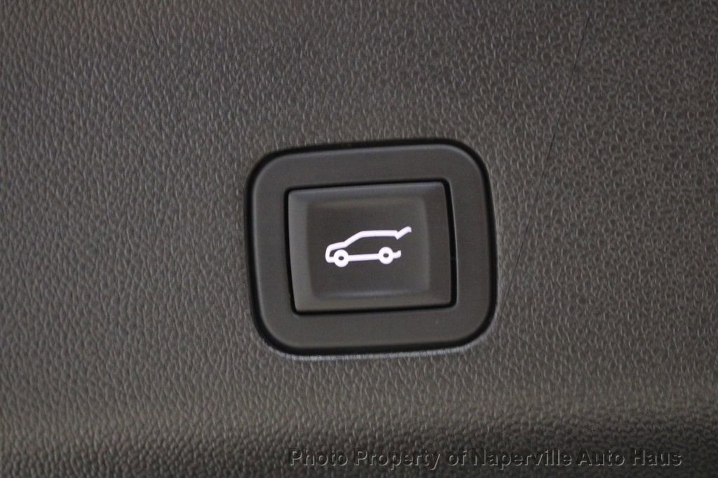 Used 2025 Cadillac Escalade ESV Sport Platinum w/ LPO, ONYX Package image 52