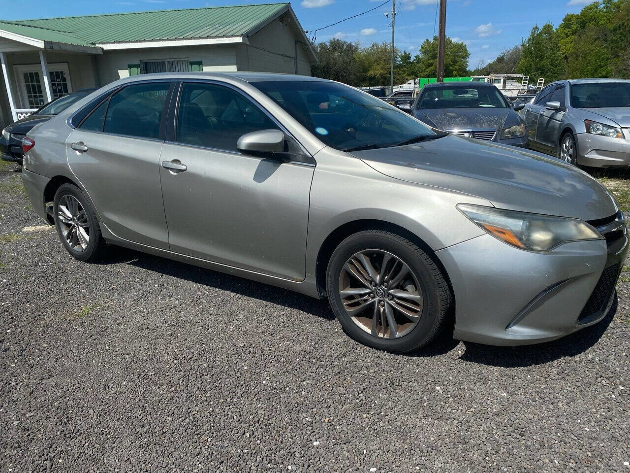Used 2015 Toyota Camry SE image 3