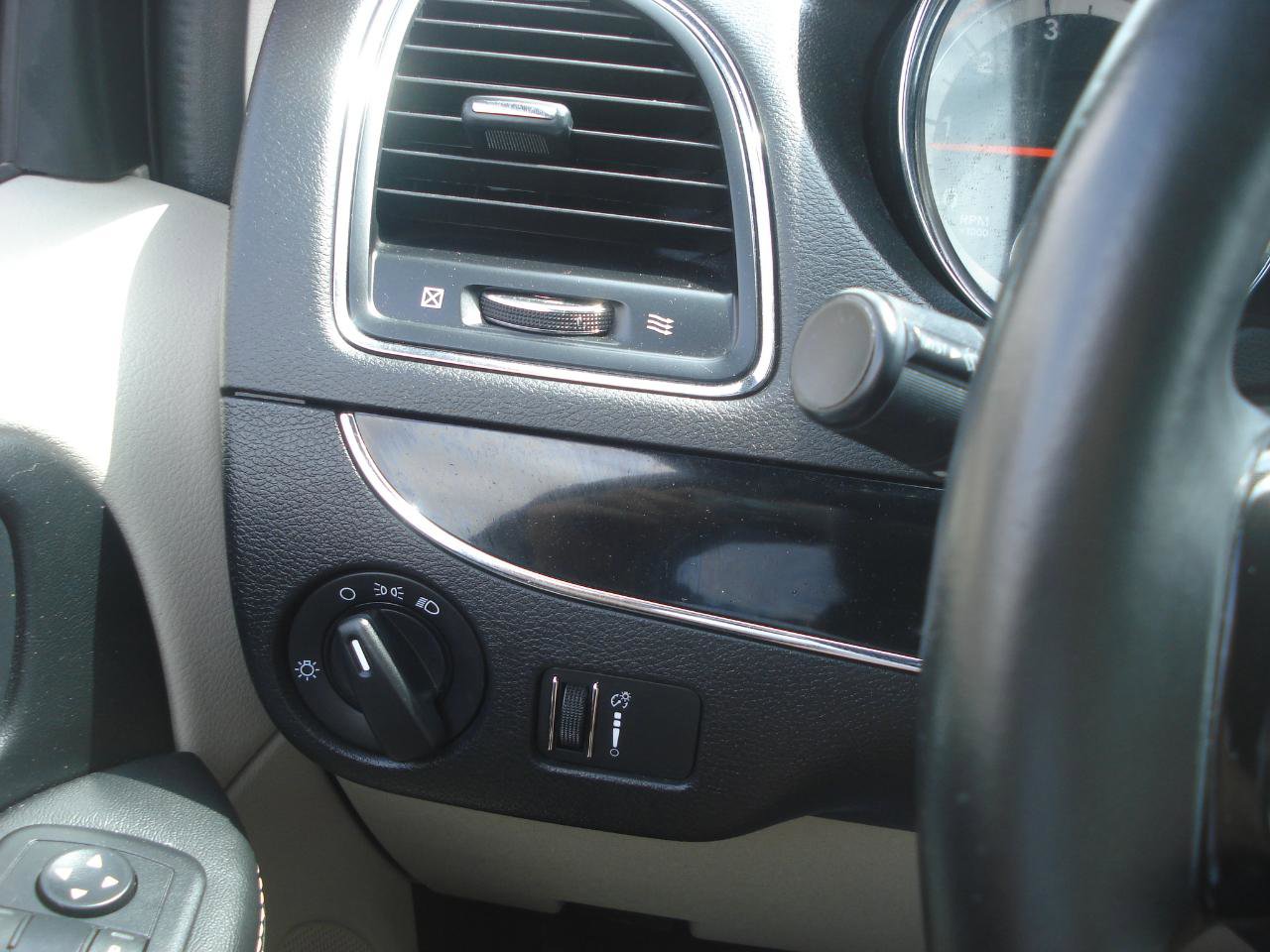 Used 2016 Dodge Grand Caravan SE image 21