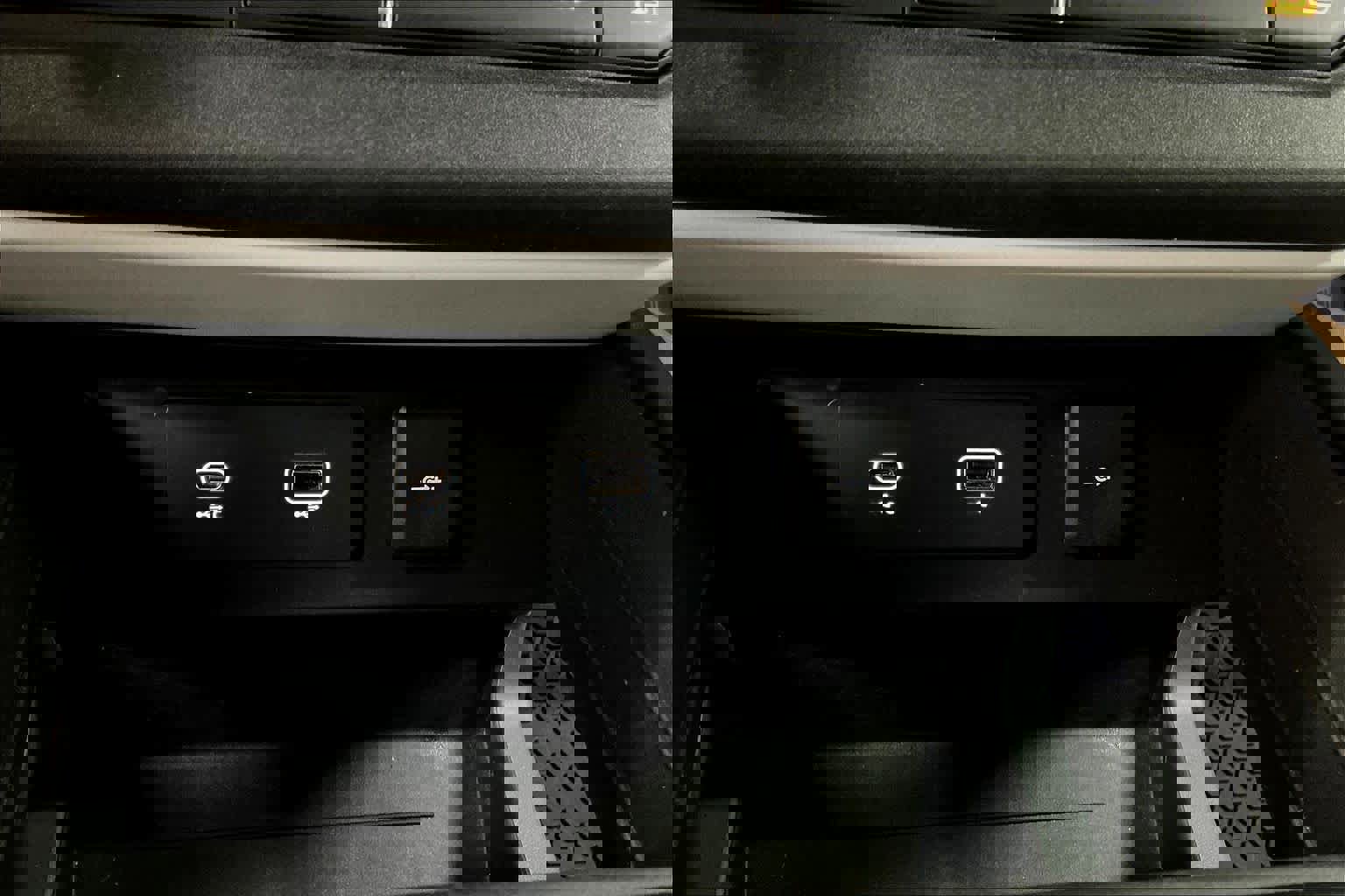 Used 2023 Land Rover Defender 130 X-Dynamic SE image 35