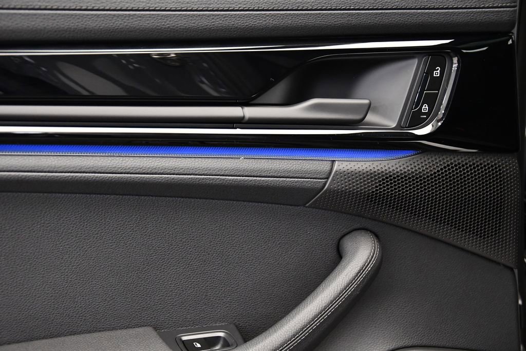 Used 2025 Porsche Panamera image 42