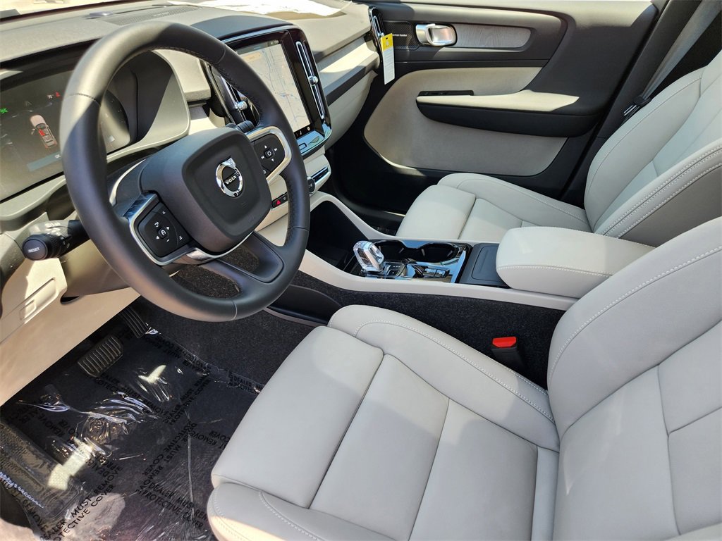 New 2025 Volvo XC40 B5 Ultra w/ Climate Package image 7