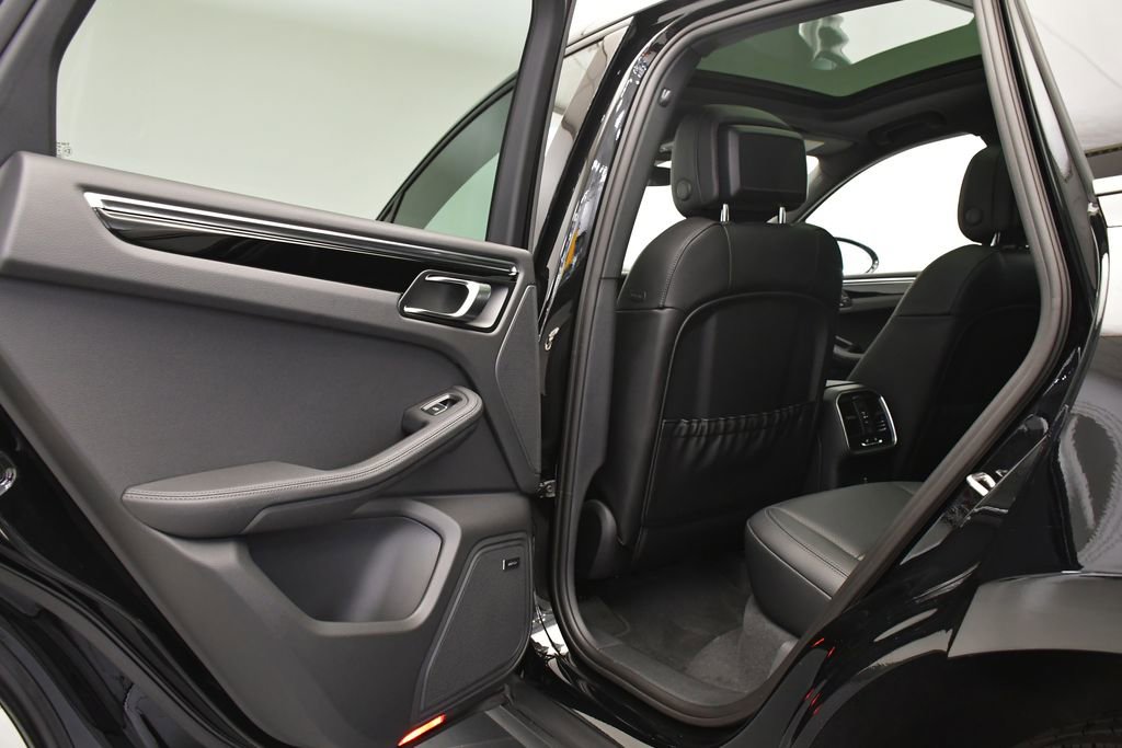 Certified 2025 Porsche Macan Turbo AWD/4WD image 42