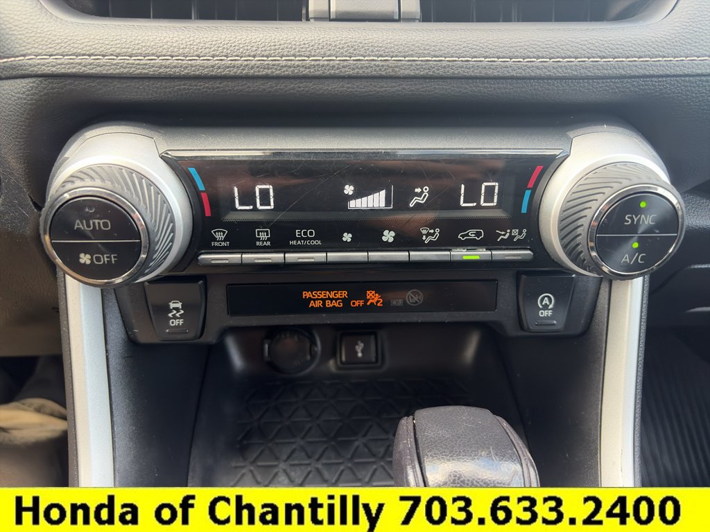 Used 2021 Toyota RAV4 XLE AWD/4WD image 16