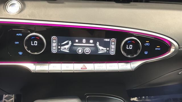 Used 2024 Genesis GV70 2.5T w/ Sport Prestige Package AWD/4WD image 18