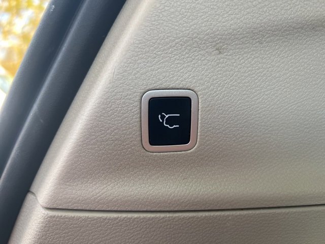 Used 2020 Chrysler Pacifica Limited image 18