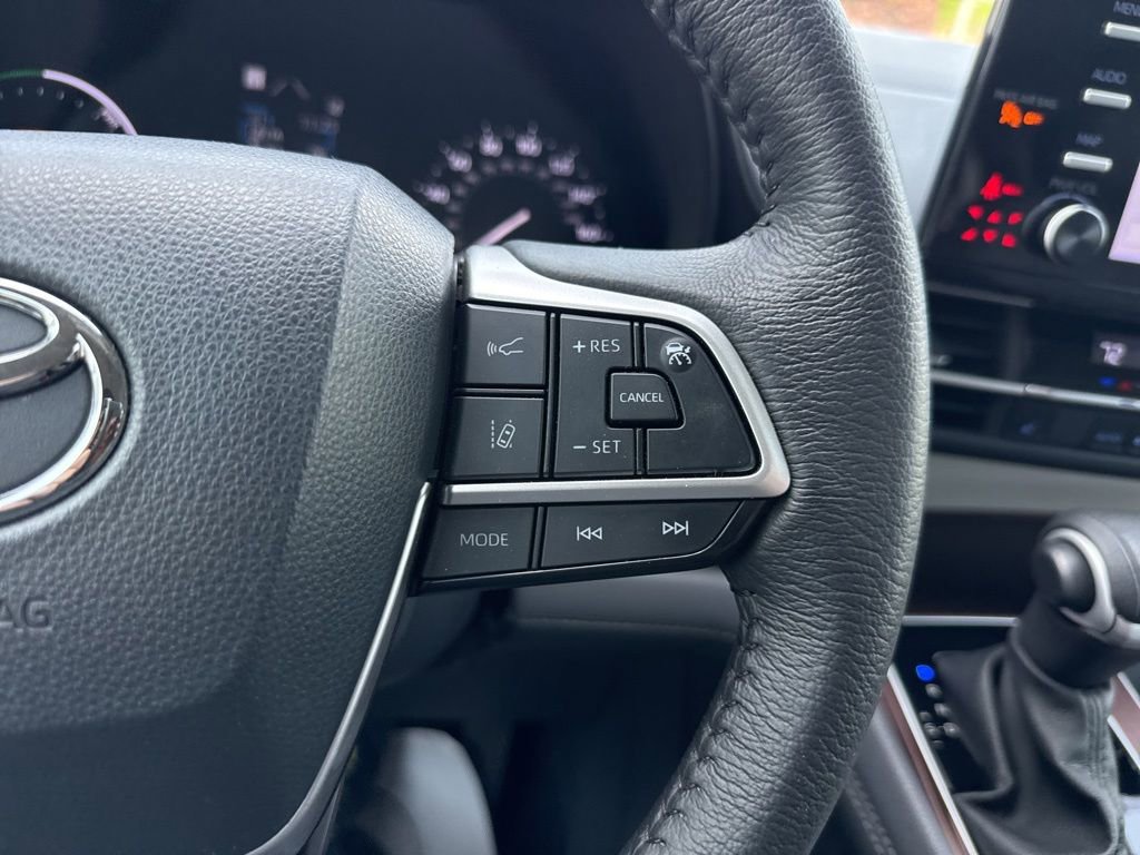 Used 2024 Toyota Sienna XLE image 28