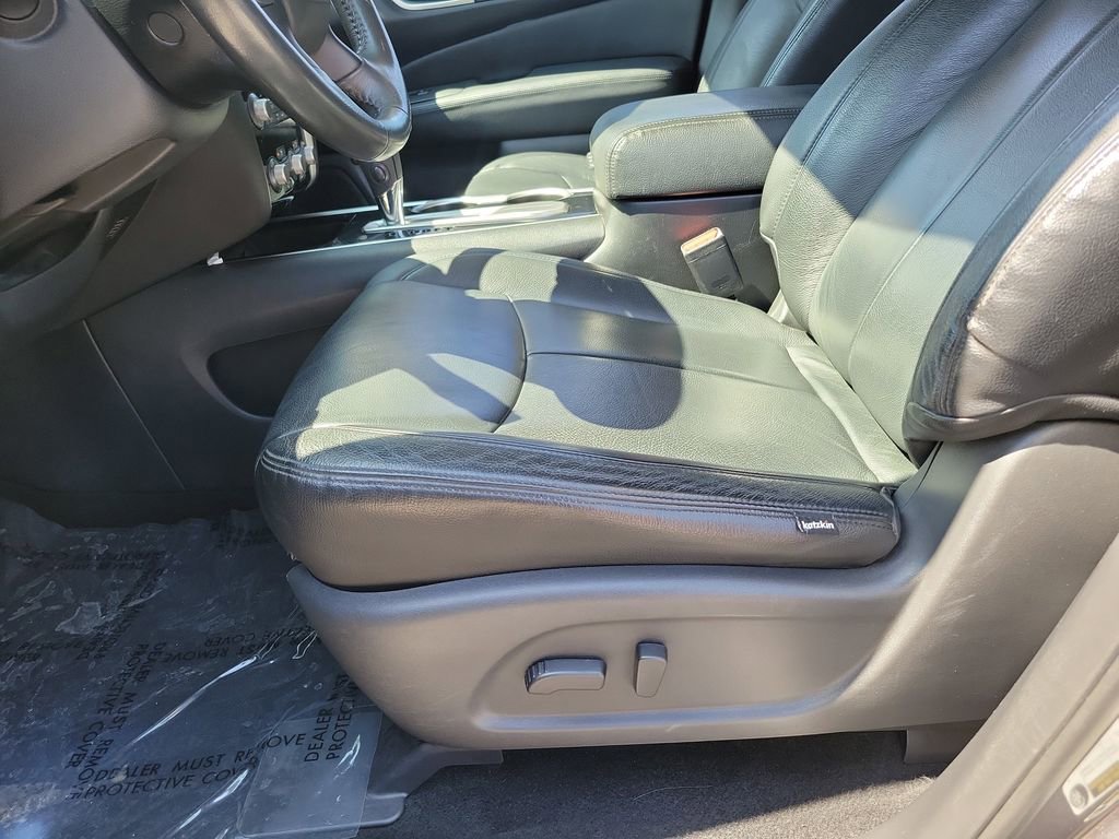 Used 2017 Nissan Pathfinder SV image 19