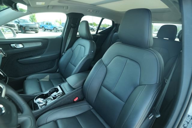 Used 2025 Volvo XC40 B5 Plus AWD/4WD image 39