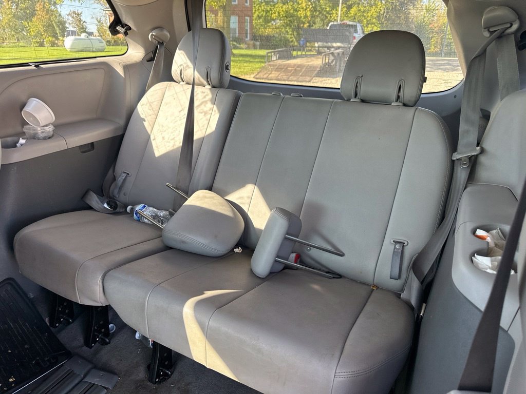 Used 2018 Toyota Sienna XLE w/ XLE Navigation Package FWD image 14