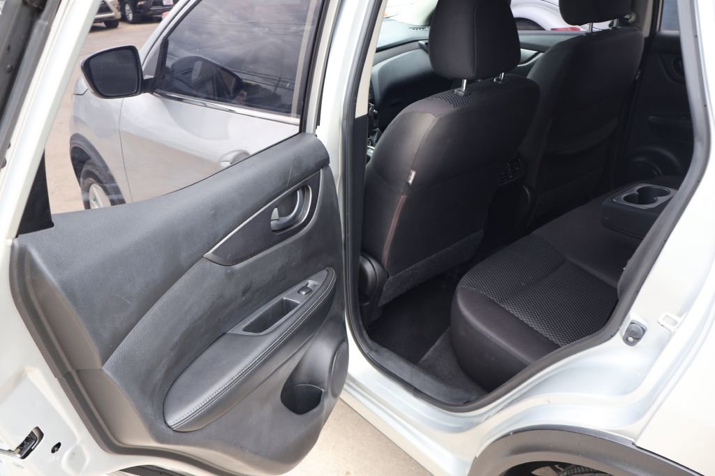 Used 2017 Nissan Rogue Sport S w/ S Appearance Package image 18