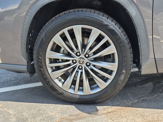 Used 2021 Toyota Highlander Platinum FWD image 28