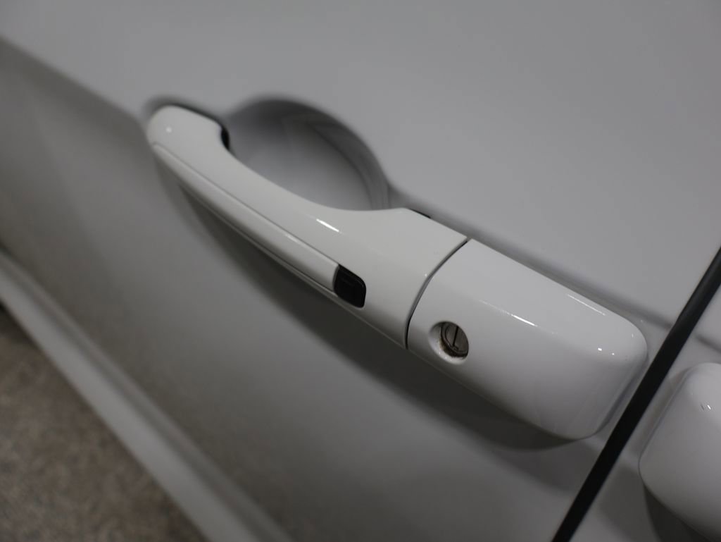 Used 2024 Chrysler Pacifica Limited w/ Uconnect Theater Family Group image 10