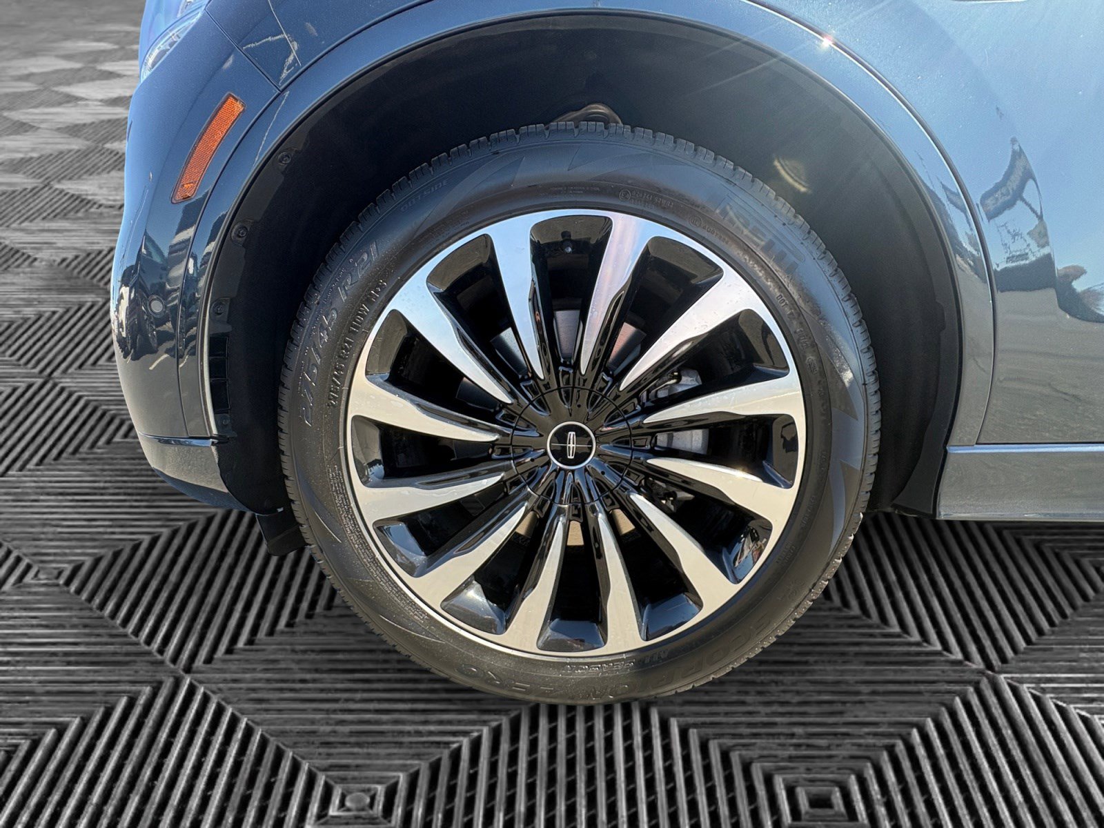 Certified 2023 Lincoln Aviator Black Label Grand Touring w/ Class IV Trailer Tow Package image 14