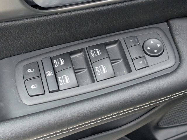 New 2026 Chrysler Pacifica Select image 11