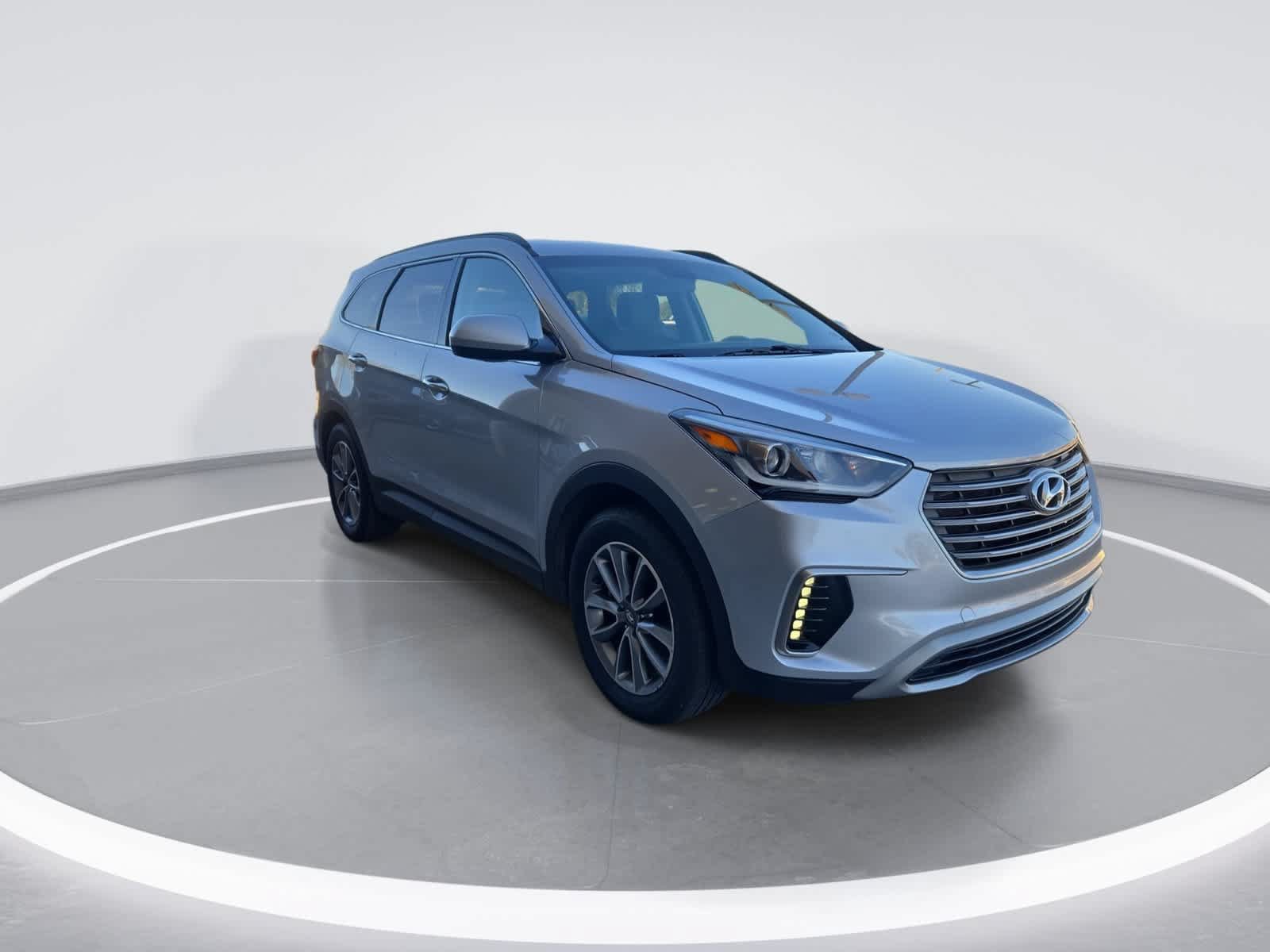 Used 2019 Hyundai Santa Fe XL SE FWD image 2