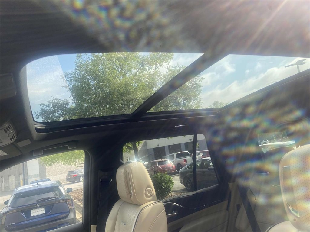 Used 2024 Cadillac Escalade Premium Luxury image 39