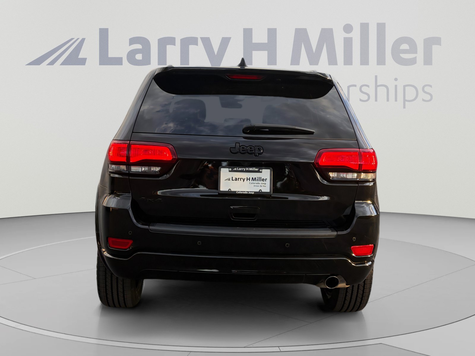Used 2021 Jeep Grand Cherokee Laredo X AWD/4WD image 4