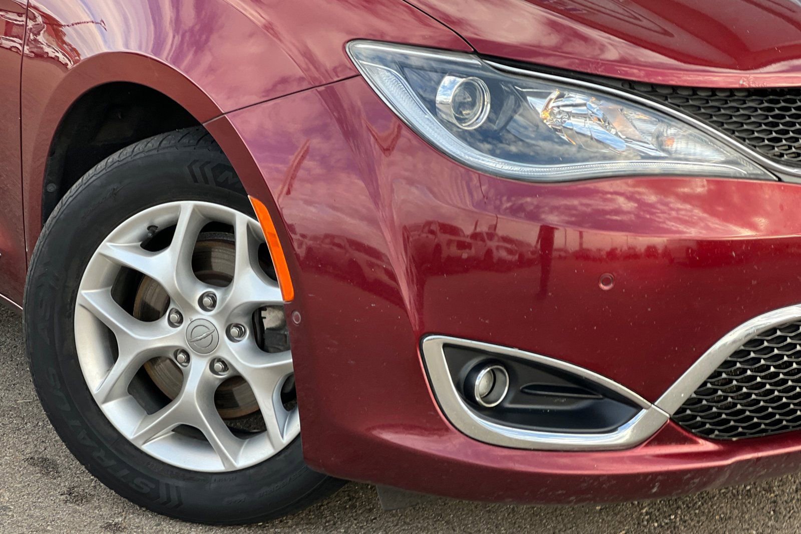 Used 2020 Chrysler Pacifica Touring-L Plus w/ Tire & Wheel Group FWD image 32