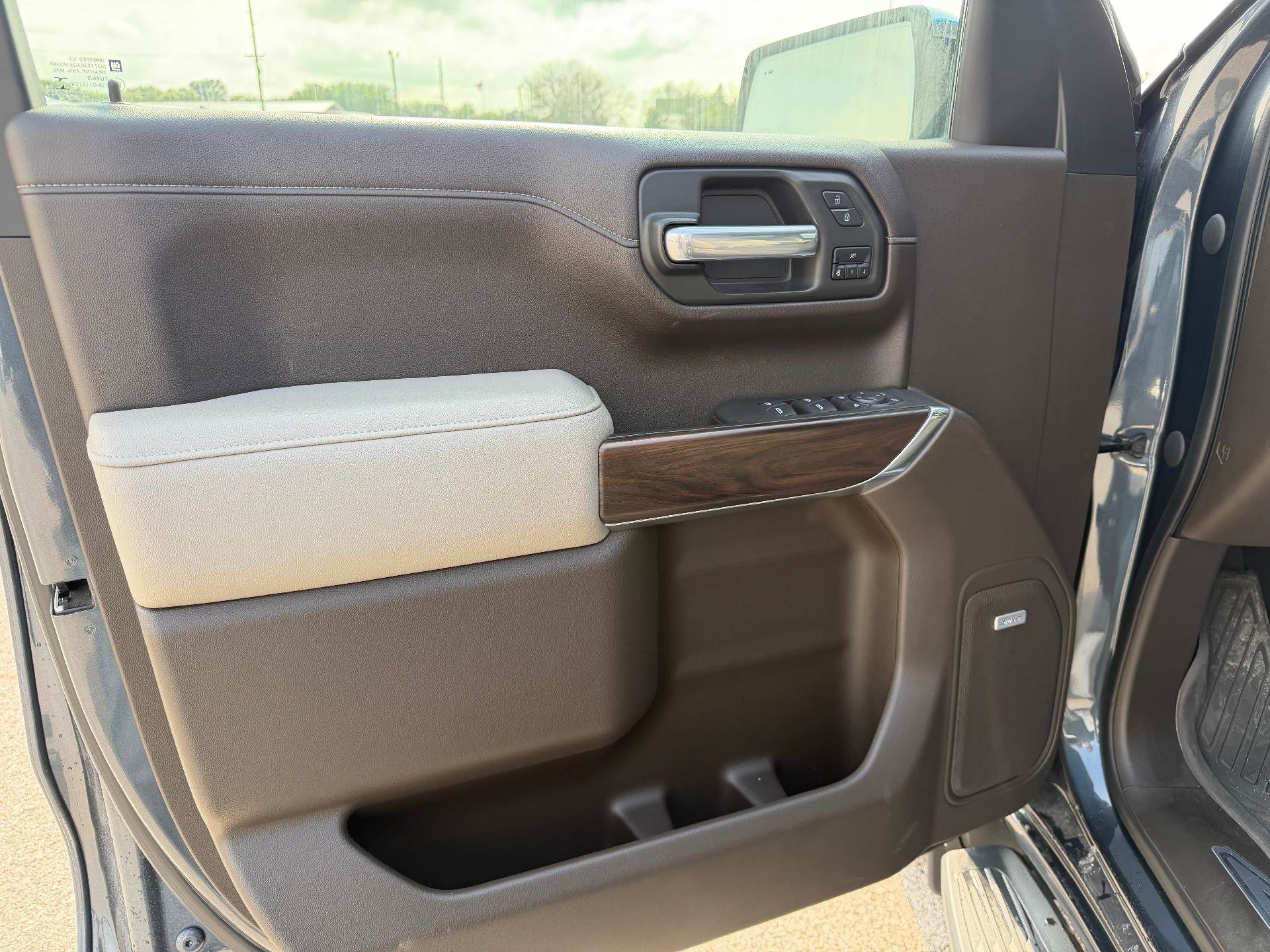 Used 2021 GMC Sierra 1500 SLT w/ SLT Premium Plus Package AWD/4WD image 11