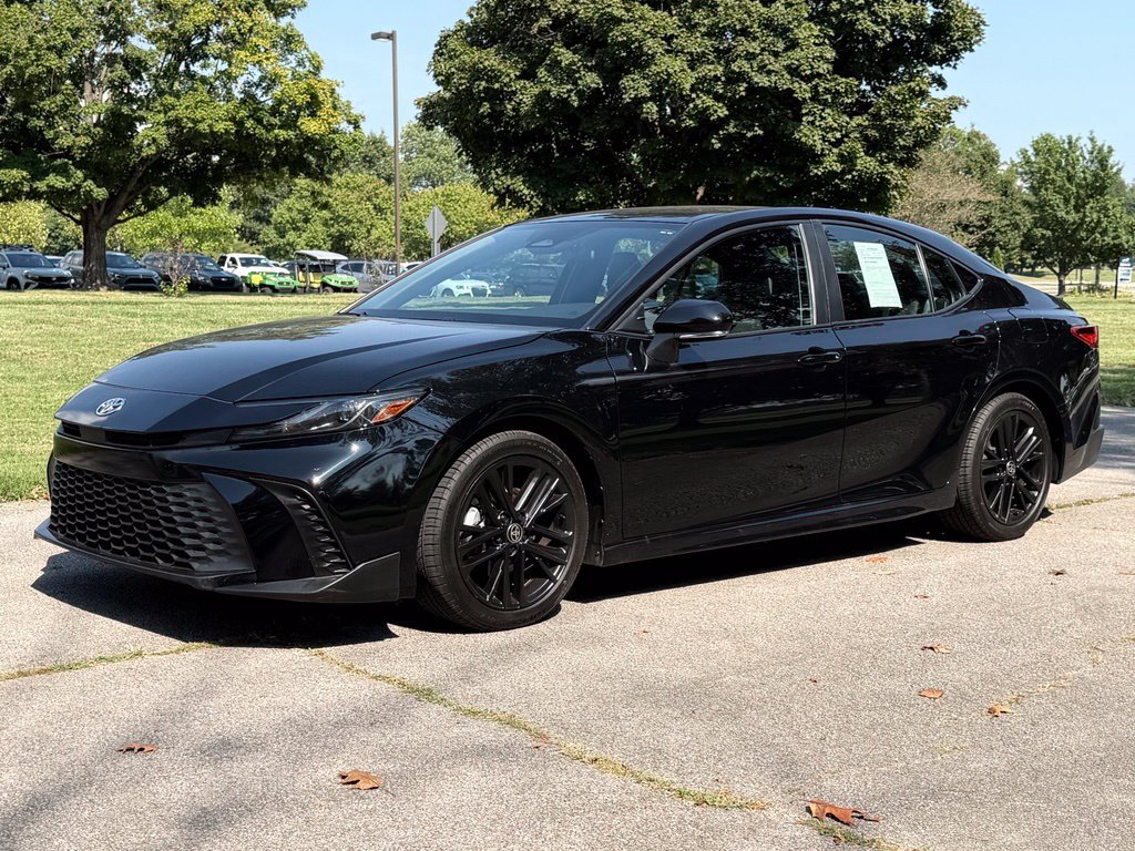 Used 2025 Toyota Camry SE FWD image 11