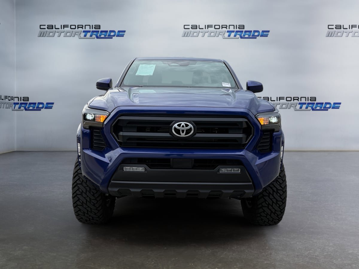 Used 2024 Toyota Tacoma 4x4 Double Cab image 2