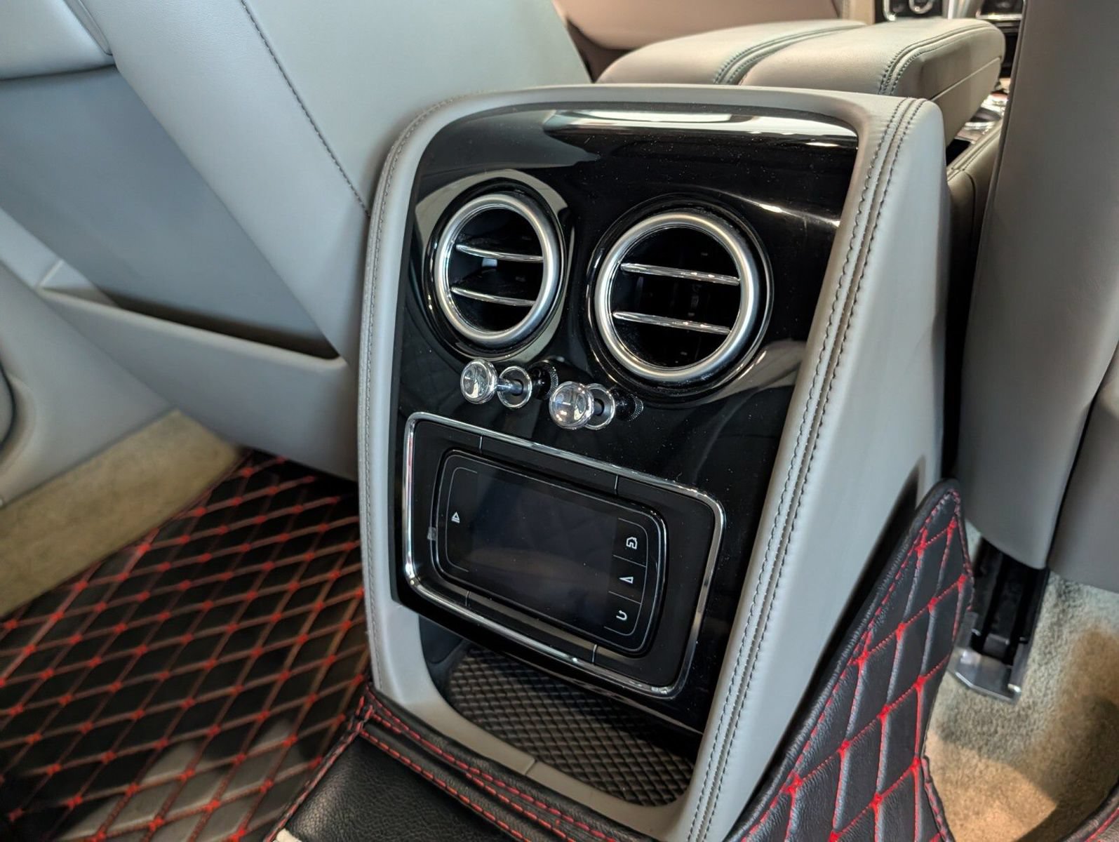 Used 2017 Bentley Flying Spur S W12 AWD/4WD image 34