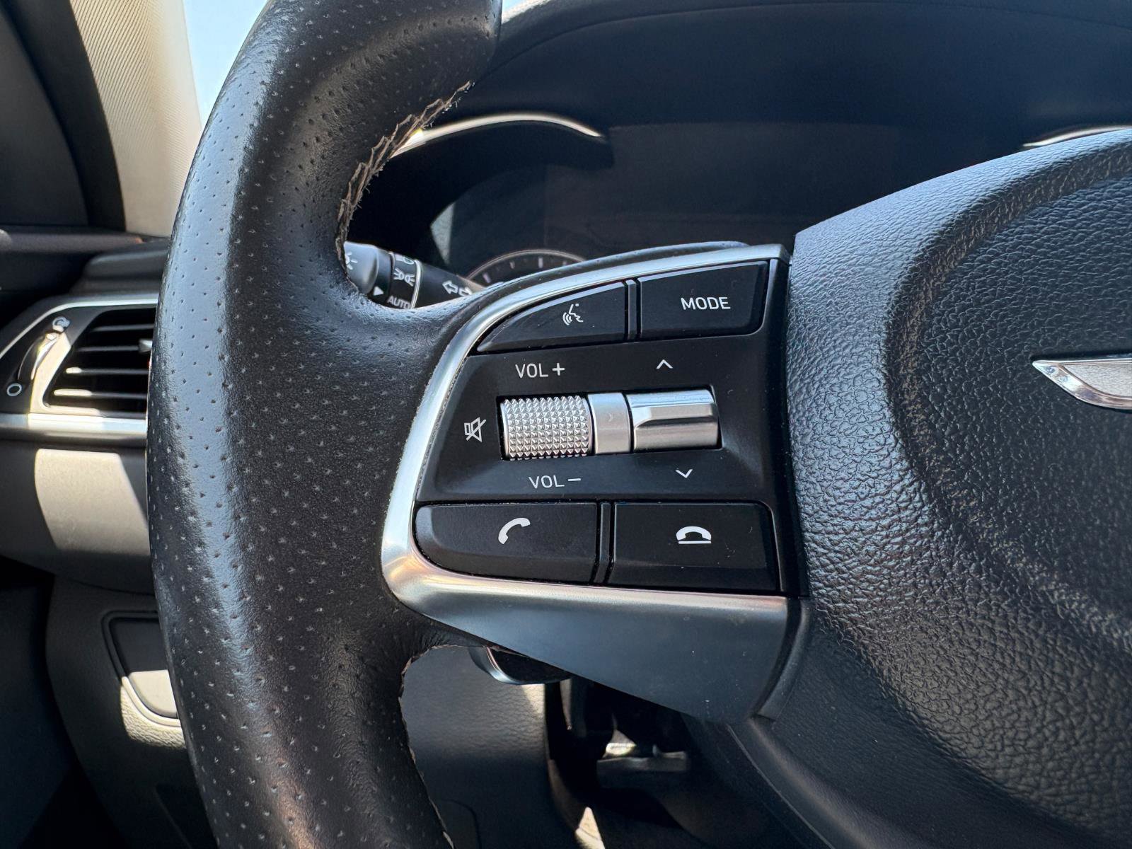 Used 2021 Genesis G70 2.0T image 38