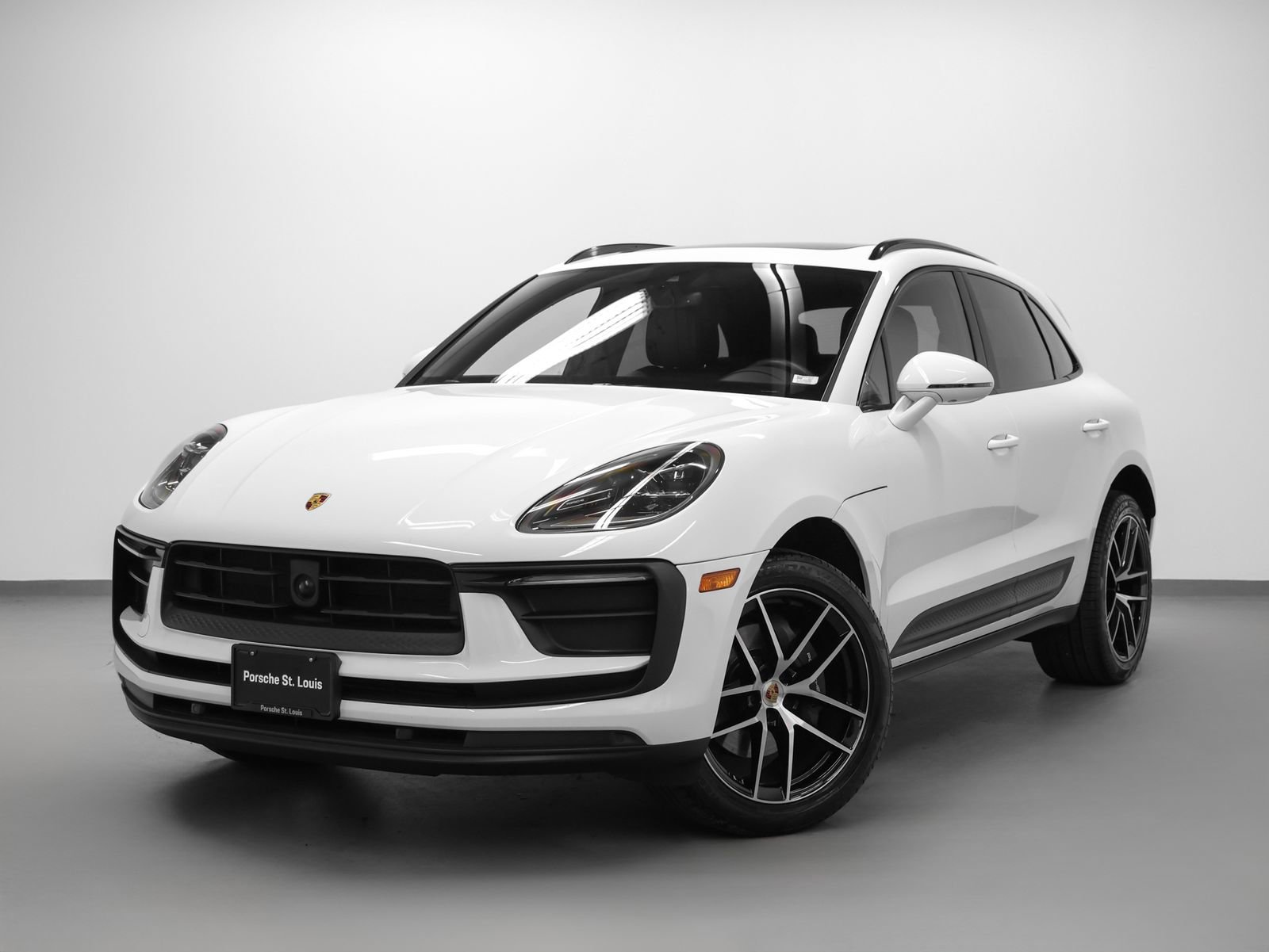 Used 2023 Porsche Macan image 1