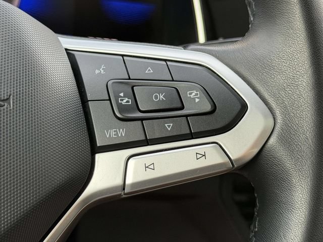 Certified 2023 Volkswagen Jetta SE w/ Panoramic Sunroof Package FWD image 24