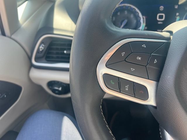 Used 2023 Chrysler Pacifica Touring-L FWD image 9
