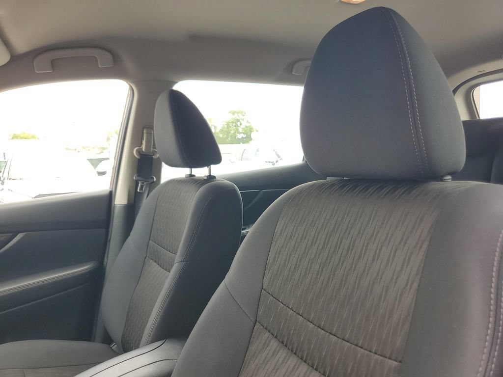 Used 2019 Nissan Rogue S FWD image 14