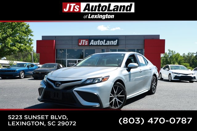 Used 2023 Toyota Camry SE FWD image 1