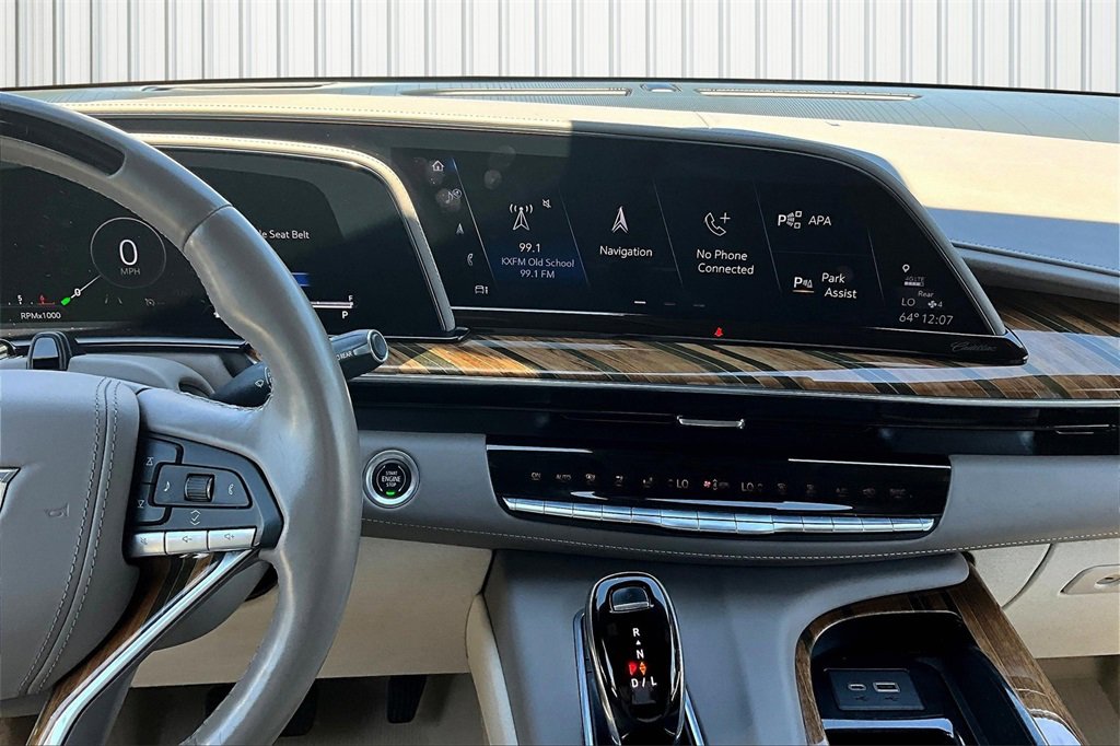 Used 2021 Cadillac Escalade Premium Luxury Platinum w/ Heavy-Duty Trailer Package image 6