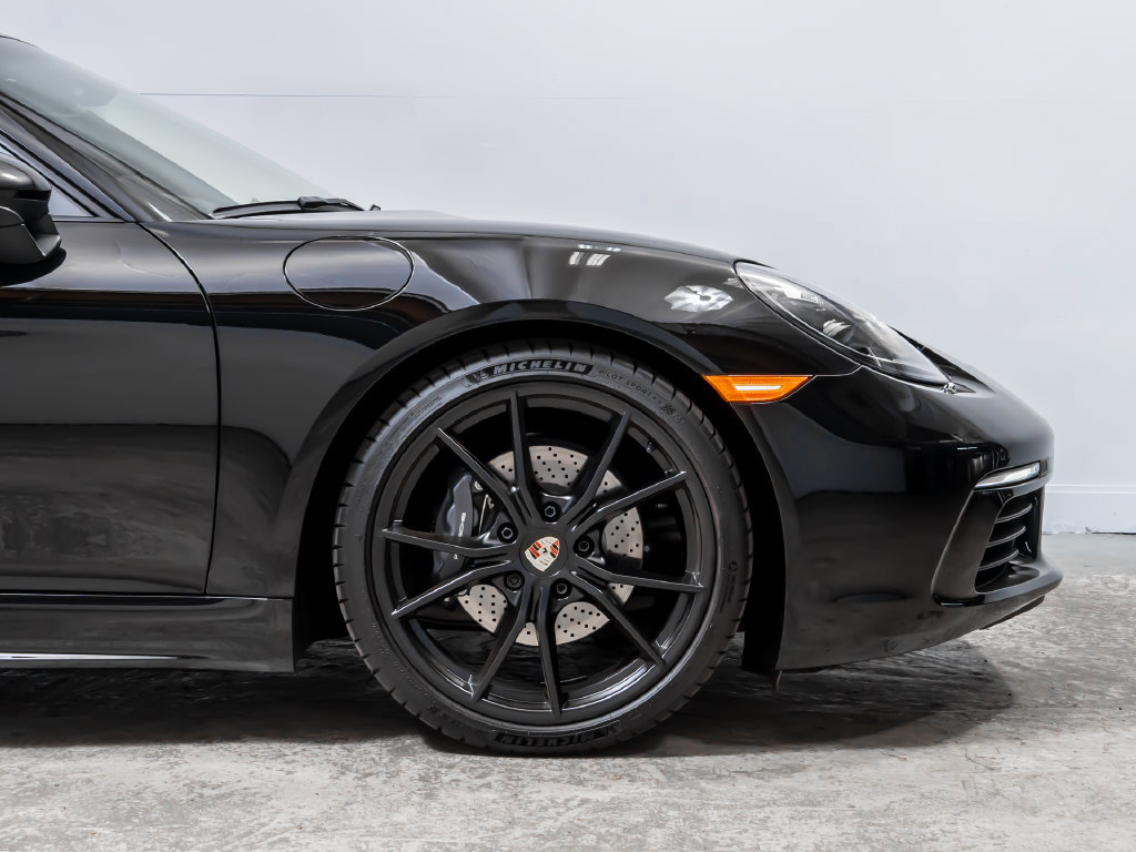Used 2025 Porsche 718 Cayman RWD image 12