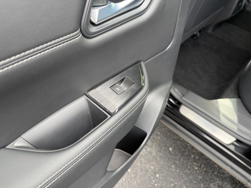 Used 2023 Nissan Rogue SL w/ SL Premium Package image 19