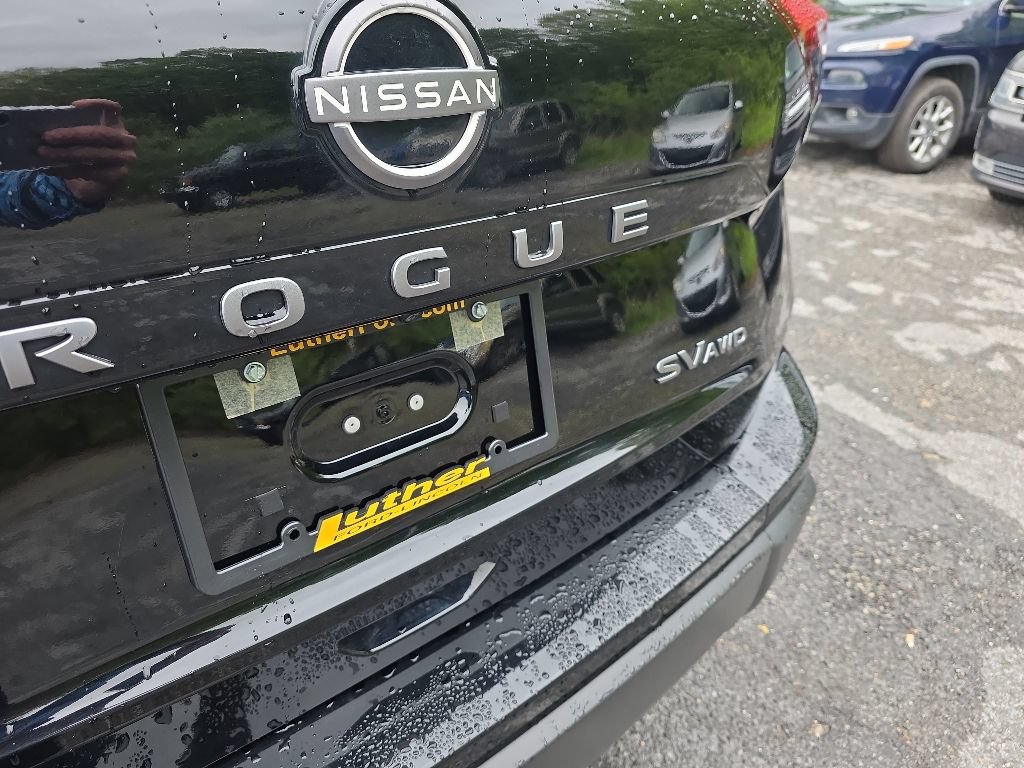 Used 2024 Nissan Rogue SV AWD/4WD image 18