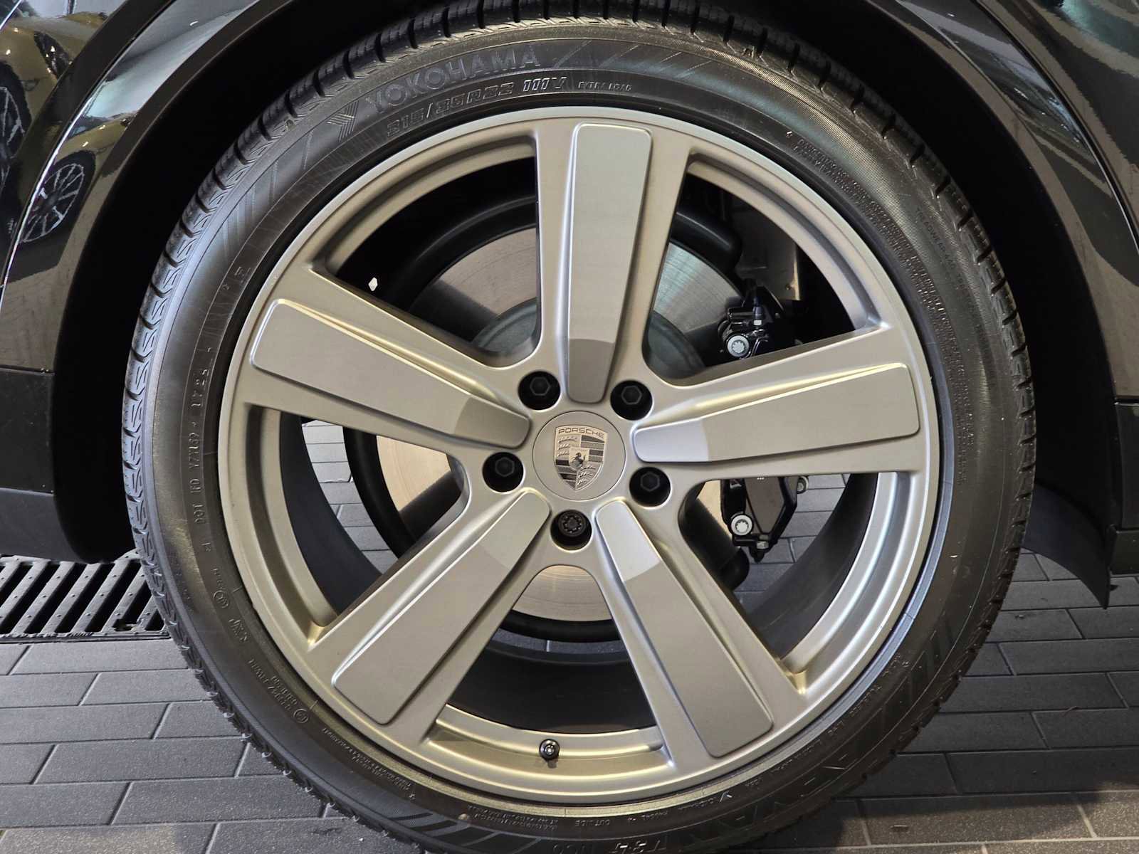 Used 2025 Porsche Cayenne Turbo image 11