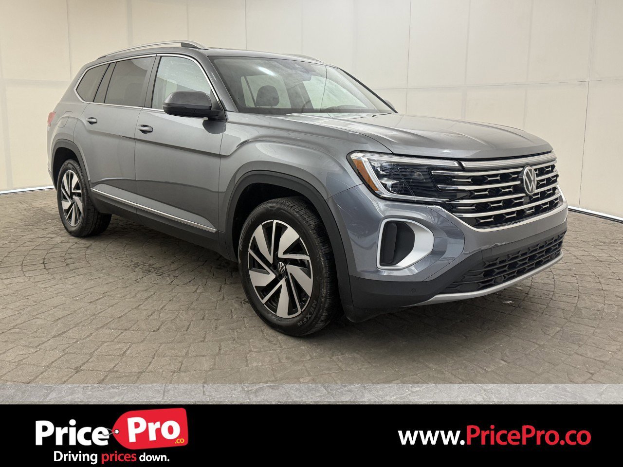 Used 2025 Volkswagen Atlas SEL image 1