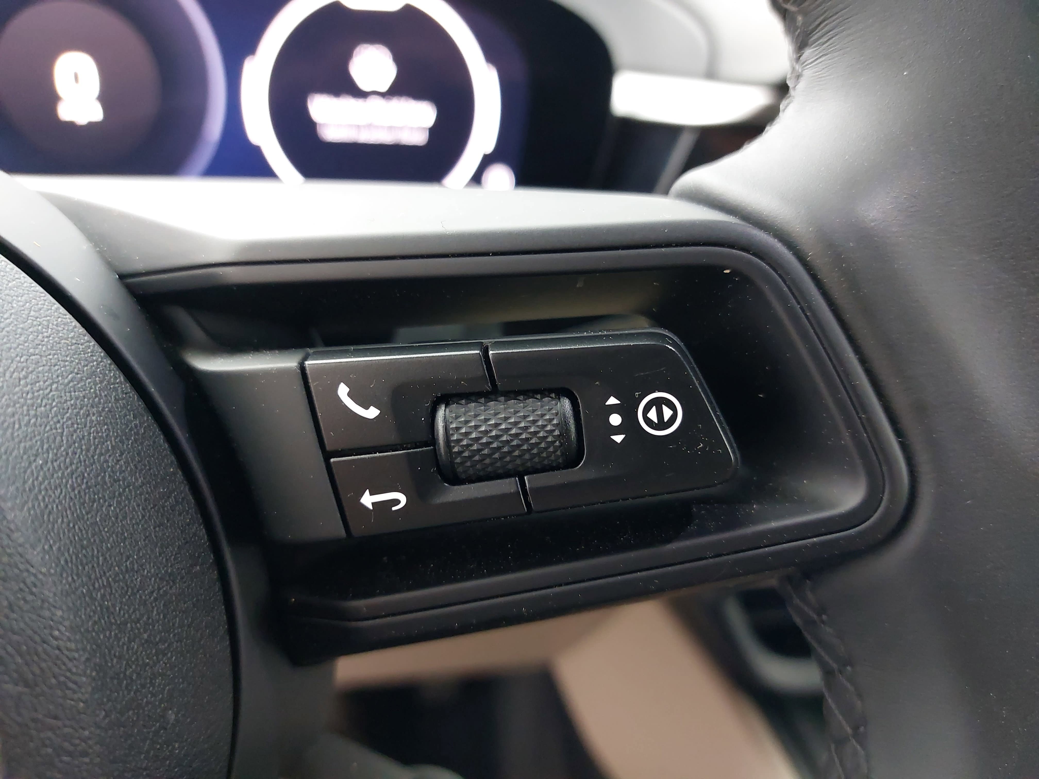 Certified 2025 Porsche Macan Electric RWD image 20
