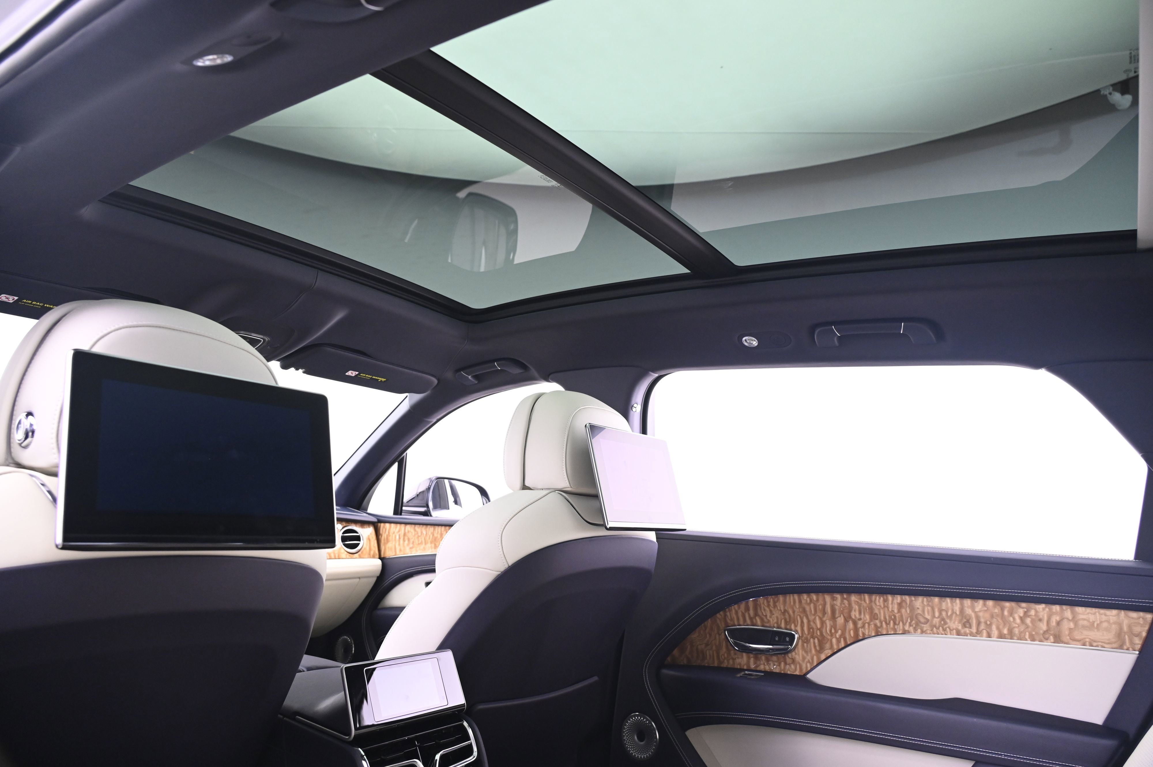 Used 2024 Bentley Bentayga Extended Wheelbase image 25