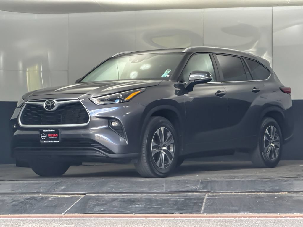 Used 2023 Toyota Highlander XLE FWD image 7
