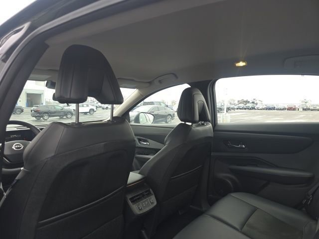 Used 2023 Nissan Ariya AWD image 9