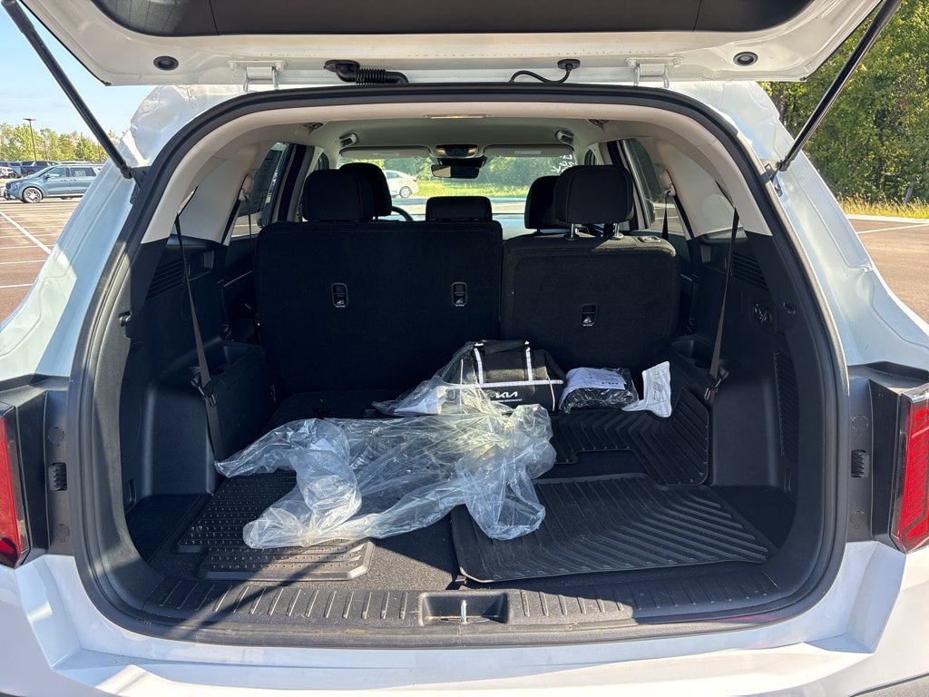 Certified 2026 Kia Sorento LX FWD image 19